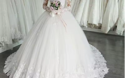 10 Dreamy Winter Wedding Dresses for a Romantic Cold-Weather Wedding