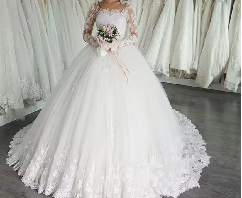 10 Dreamy Winter Wedding Dresses for a Romantic Cold-Weather Wedding