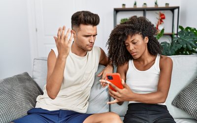 What Makes Someone Lose Interest in a Relationship? 12 Possible Reasons